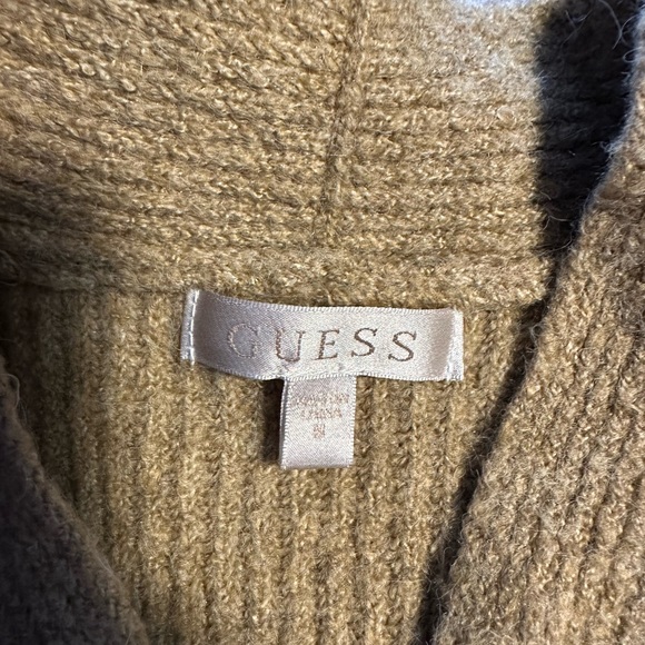 Guess sweater only try it on for an hour .. like new - Picture 3 of 3
